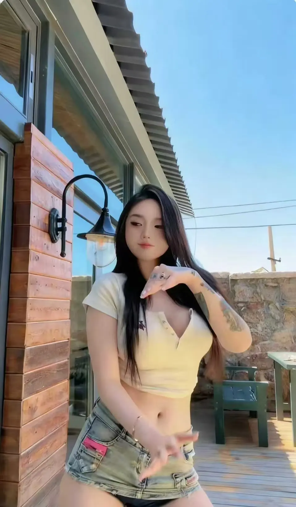 《Meena 成美男》高清全集免费在线观看无删减版本-网盘资源便捷备份存储-中文版未删减畅享无广告-一次看遍Meena 成美男