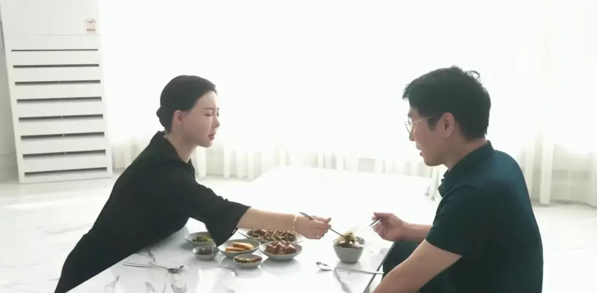 《50岁继母的诱惑》4K高清未删减中文版在线看-年度黑马打破韩国伦理片框架-50岁继母的诱惑免费无广告播放-金敏喜成熟韵味演绎禁忌拉扯