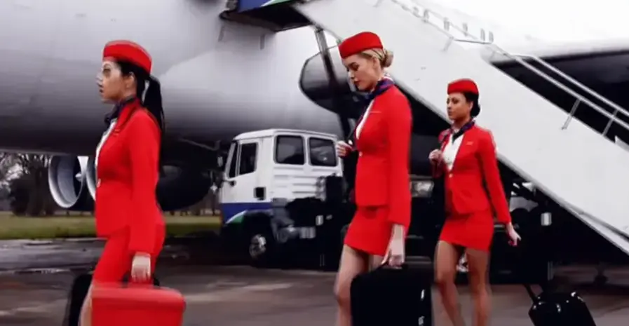 法国空姐2018多塞尔航空完整版-720P高清中字电影全集-机舱封闭免费在线观看《法国空姐》